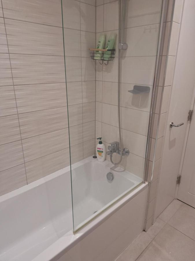 Deluxe Single Room Only For One Adult Northolt  Exterior foto